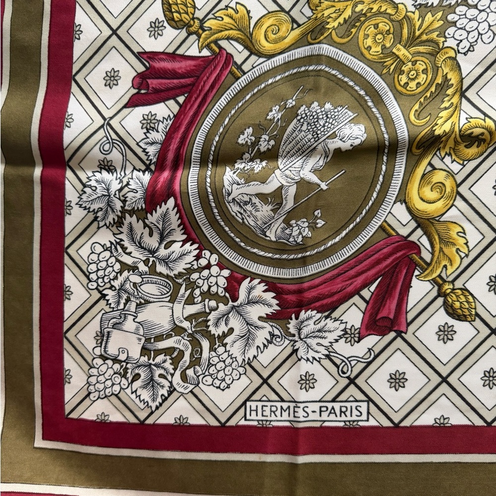 HERMES Luxury Silk Square Scarf - Picture 6 of 7